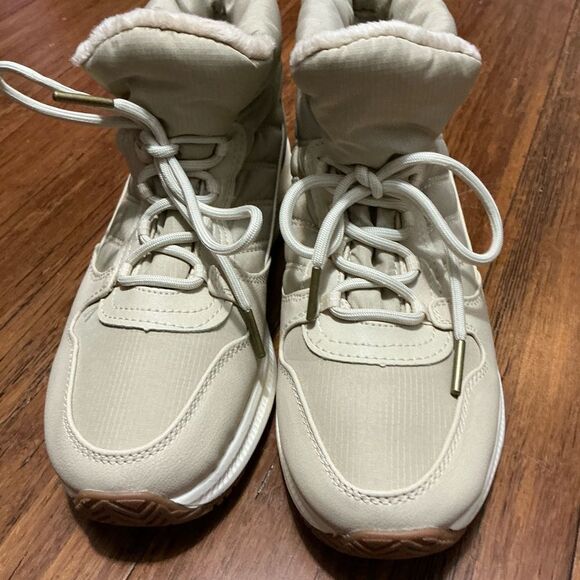 Eddie Bauer Women's Balasana Quilted Upper Lightweight Boot size 8 never worn - Picture 1 of 5